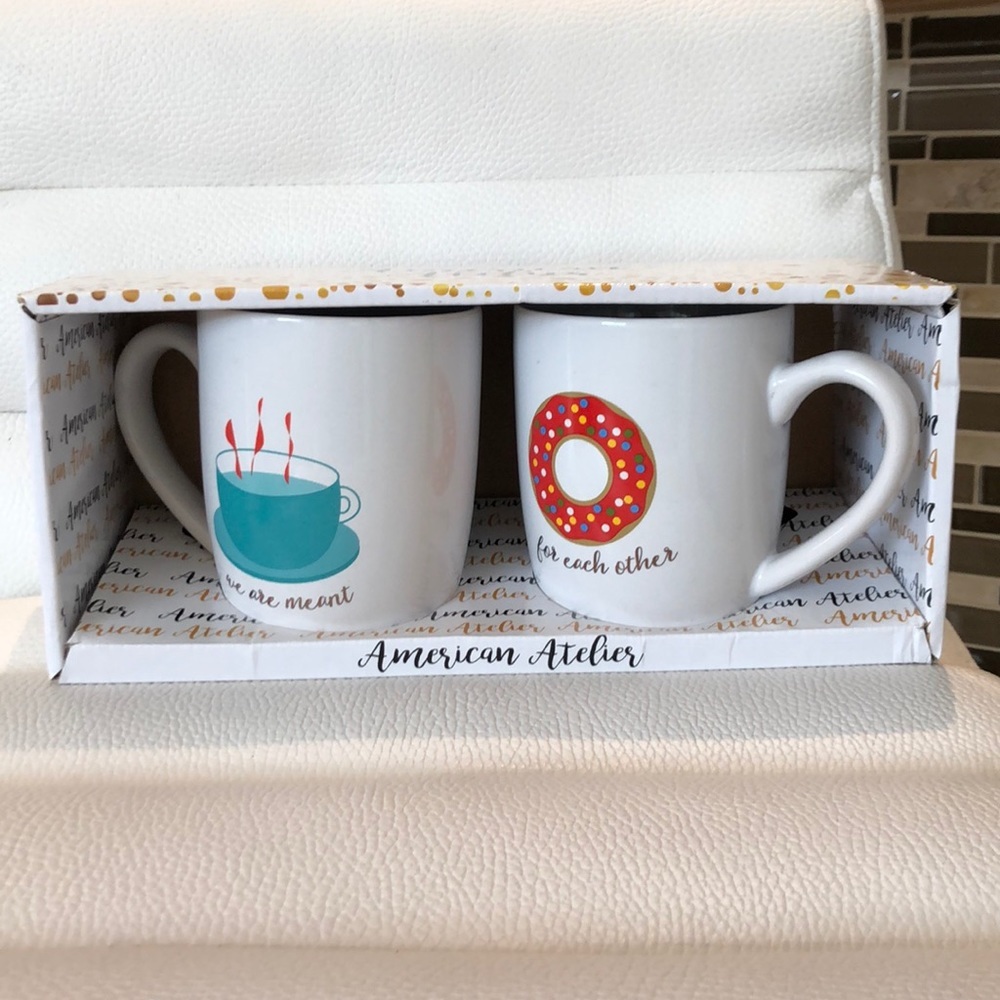 NWT Set of 2 mugs in ceramic